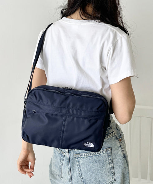 THE NORTH FACE(ザ・ノースフェイス)/軽量 ワンポイントロゴ ショルダー クロスバッグ/TRAVEL CROSS BAG M | IM1251053 | ネイビー