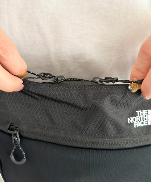 THE NORTH FACE(ザ・ノースフェイス)/軽量 ロゴプリント ミニ ショルダー クロスバッグ/MT LITE CROSS BAG | IM1251064 | ブラック