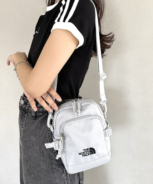 THE NORTH FACE(ザ・ノースフェイス)/ワンポイント ロゴ刺繍 ショルダー クロス ミニバッグ/STANDARD CROSS BAG S | IM1251066 | ライトグレー