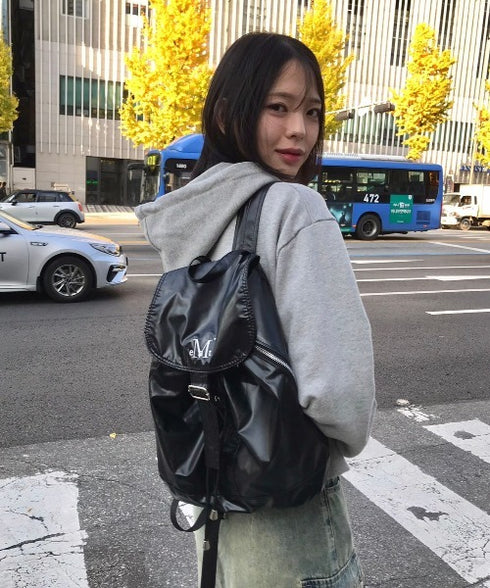 MUCENT(ムセント)/軽量 ミニ シャイニー ドローストリング ナップザック リュック バックパック/GLOSSY MINI BACKPACK | AT1252019 | ブラック