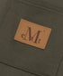 MUCENT(ムセント)/ユニセックス ワイド ルーズ ロゴ ジョガー スウェットパンツ/LASH METAL LOGO JOGGER SWEAT WIDE PANTS UNISEX | AT2252030 | カーキ
