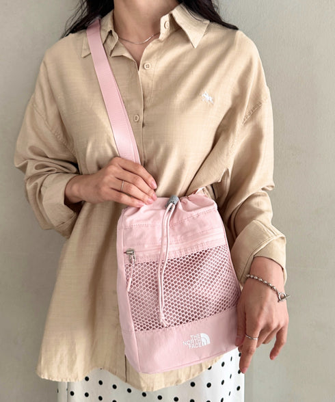 THE NORTH FACE(ザ・ノースフェイス)/巾着 メッシュ ミニ ショルダーバッグ バケットバッグ/MESH BUCKET BAG MINI | IM1252041 | ライトピンク