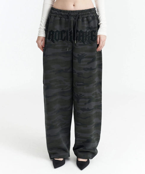 ROCKCAKE(ロックケーキ)/ワイド ルーズ カモフラ グラフィック ジョガー スウェットパンツ/Camo Metal Graphics Pants | AT2252054 | ブラック