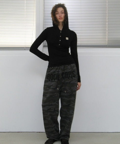 ROCKCAKE(ロックケーキ)/ワイド ルーズ カモフラ グラフィック ジョガー スウェットパンツ/Camo Metal Graphics Pants | AT2252054 | ブラック
