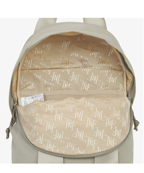 THE NORTH FACE(ザ・ノースフェイス)/A4サイズ収納可能 バックパック リュック デイパック/W NEVER STOP DAYPACK | IM1252046 | グレイッシュベージュ