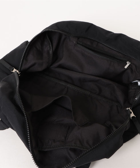 MUCENT(ムセント)/軽量 大容量 ユニセックス ワンポイントロゴ ショルダーバッグ/Amanda Front Pocket Shoulder Bag Unisex | AT1252075 | ブラック