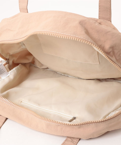 MUCENT(ムセント)/軽量 大容量 ユニセックス ワンポイントロゴ ショルダーバッグ/Amanda Front Pocket Shoulder Bag Unisex | AT1252075 | ベージュ