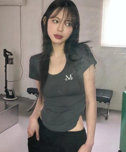 MUCENT(ムセント)/Uネック 裾ラウンド クロップド 半袖 Tシャツ/U-NECK CROP HALF T | AT2252080 | チャコールグレー