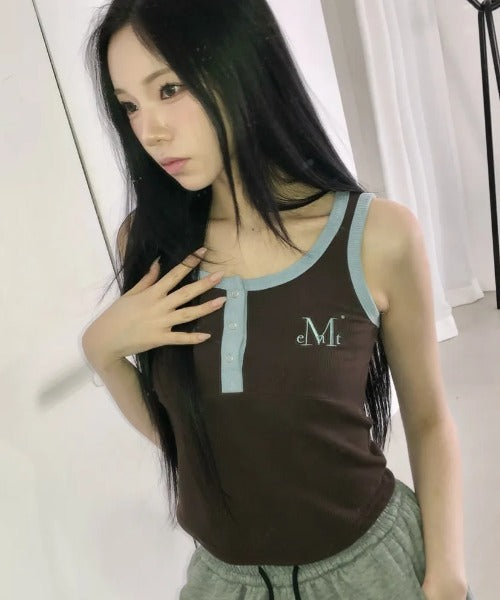 MUCENT(ムセント)/配色 ボタン リブ タンクトップ/COLOR-POP BUTTON CROP SLEEVELESS | AT2252082 | ブラウン