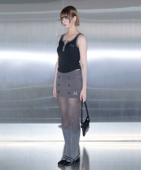 MUCENT(ムセント)/配色 ボタン リブ タンクトップ/COLOR-POP BUTTON CROP SLEEVELESS | AT2252082 | ブラック