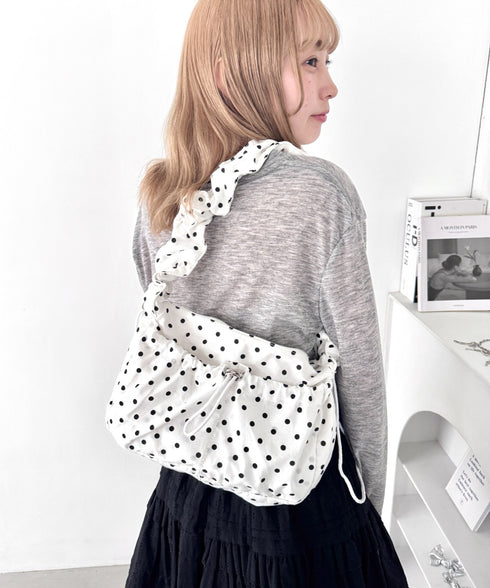 アウトポケットくしゅくしゅドットショルダーバッグ | LO1256008 | ホワイト
