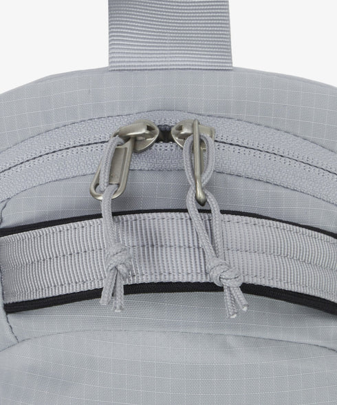 THE NORTH FACE(ザ・ノースフェイス)/軽量 ショルダー クロスボディバッグ スリングバッグ/BOREALIS SLING BAG | IM1252104 | ライトグレー