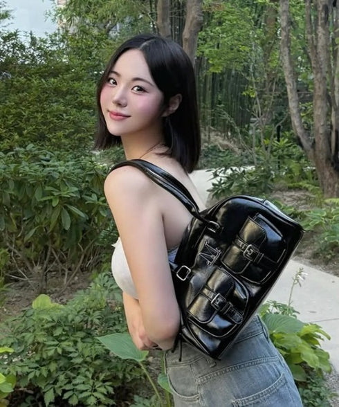 MUCENT(ムセント)/軽量 ショルダー ハンドバッグ/BIRUS METAL LOGO ENAMEL 2-BELT POCKET SHOULER BAG | AT1253030 | ブラック