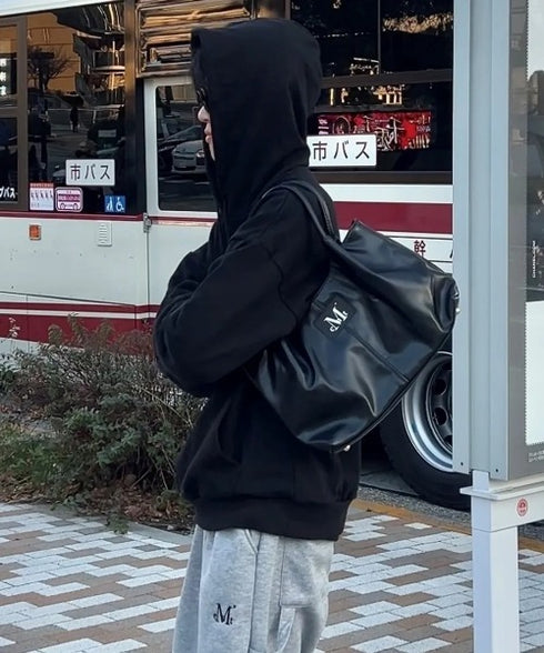 MUCENT(ムセント)/ロゴパッチ ショルダー トートバッグ/PEE MIDDLE STITCH LEATHER TOTE BAG | AT1253048 | ブラック