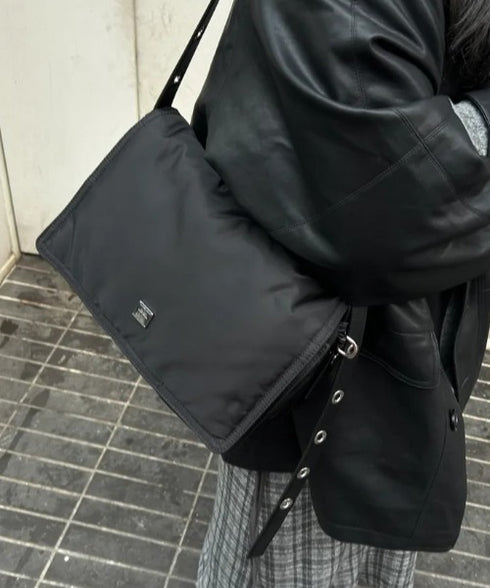 BLACK PURPLE(ブラックパープル)/3WAY 軽量 ショルダー クロスバッグ ポーチ/3-Way Cloud Bag-M | AT1253056 | ブラック