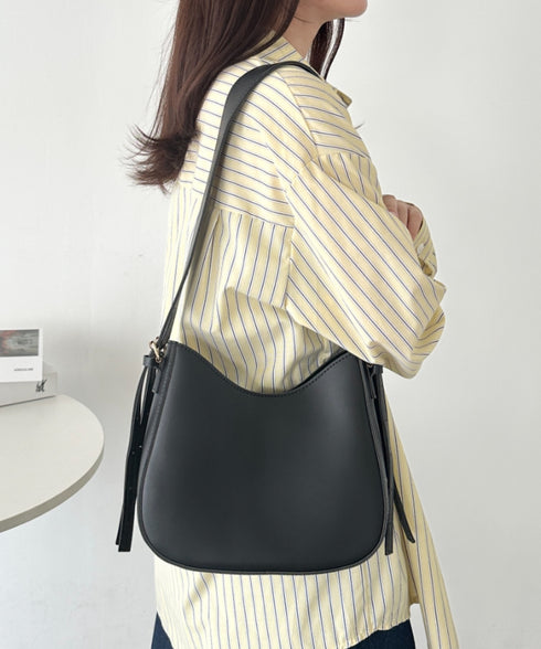 ワンハンドルハーフムーンバッグ | CL1256026 | ブラック