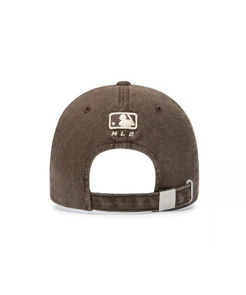 MLB KOREA(エムエルビーコリア)/ヴィンテージ ダメージ エンボス加工 ベースボール キャップ 帽子/Vintage Embossed Damage Unstruck Ball Cap | AT5253065 | ブラウン