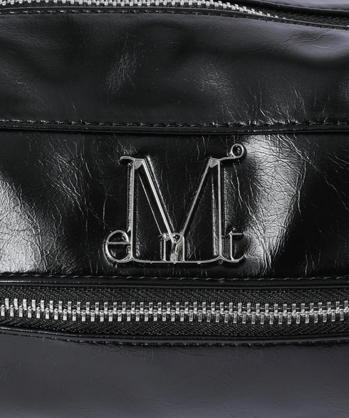 MUCENT(ムセント)/軽量 ミニ メタルロゴ ショルダーバッグ/NOX METAL LOGO EYELET STRAP SHOULDER BAG | AT1253084 | ブラック