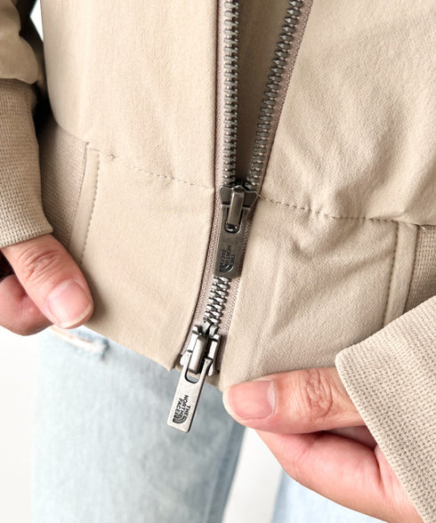 THE NORTH FACE(ザ・ノースフェイス)/軽量 ワンポイントロゴ ジャケット ノーカラーブルゾン/M'S STUD BOMBER | IM2253078 | ダークベージュ