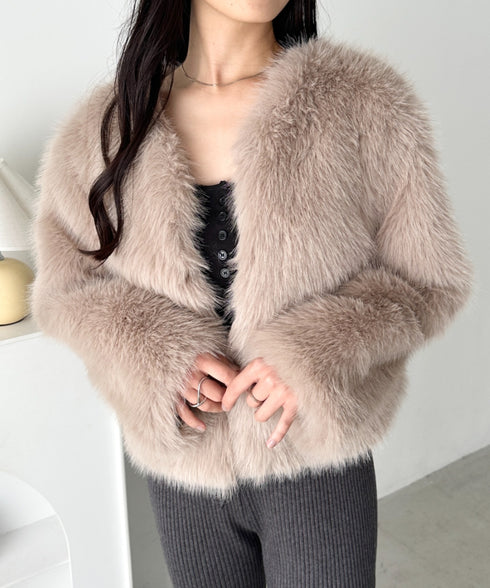 ノーカラーショート丈フェイクファージャケット | CL2256058 | グレイッシュベージュ