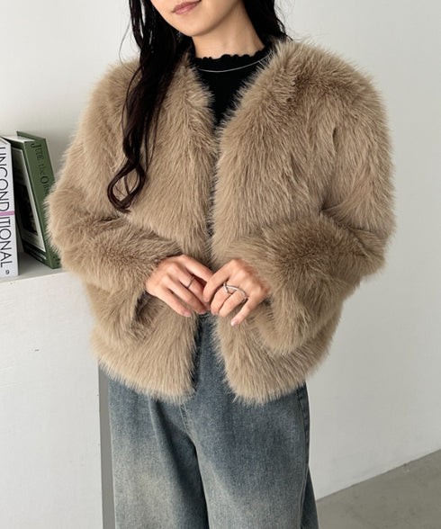 ノーカラーショート丈フェイクファージャケット | CL2256058 | ベージュ