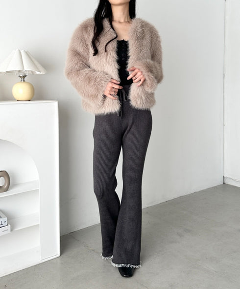 ノーカラーショート丈フェイクファージャケット | CL2256058 | グレイッシュベージュ