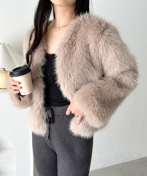 ノーカラーショート丈フェイクファージャケット | CL2256058 | グレイッシュベージュ