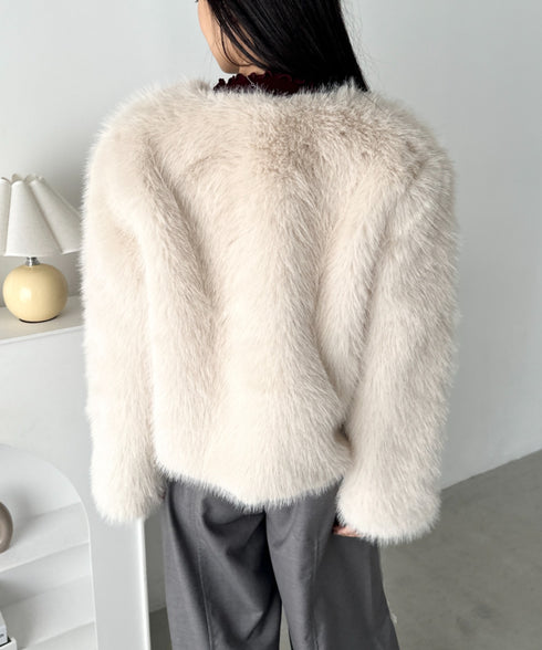 ノーカラーショート丈フェイクファージャケット | CL2256058 | アイボリー