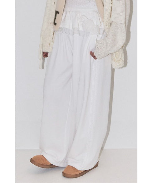 ILLIGO(イリゴ)/サイドライン ウエストフリル フェイクレイヤード ワイド ルーズ スウェットパンツ ブローチ付き/BLOOM RUFFLE LACE SWEAT PANTS | AT2254022 | ホワイト
