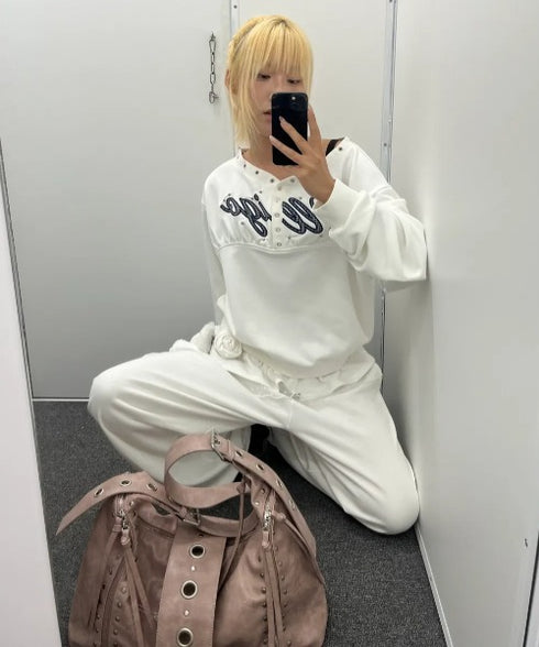 ILLIGO(イリゴ)/アイレット オフショルダー スウェット/BUTTON EYELET OFF-SHOULDER SWEATSHIRT | AT2254024 | ホワイト