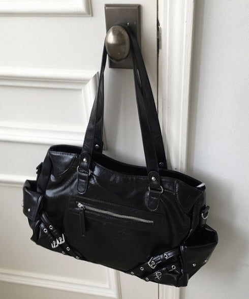 anyonemore(エニワンモア)/2WAY 大容量 スタッズベルト ショルダーバッグ トートバッグ/Riva Glossy Stud 2way Bowsew Cross Shoulder Bag | AT1254040 | ブラック