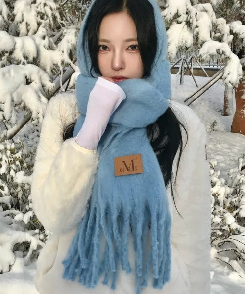 MUCENT(ムセント)/ボリューム フリンジ マフラー ロゴパッチ付き/SIGNATURE MUFFLER | AT6254043 | ライトブルー