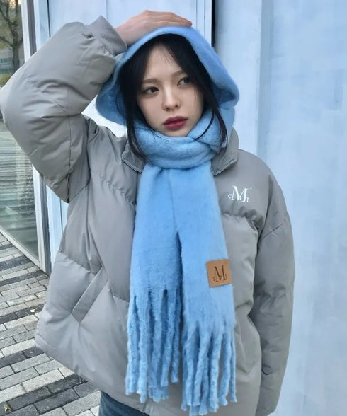 MUCENT(ムセント)/ボリューム フリンジ マフラー ロゴパッチ付き/SIGNATURE MUFFLER | AT6254043 | ライトブルー