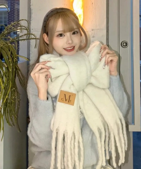 MUCENT(ムセント)/ボリューム フリンジ マフラー ロゴパッチ付き/SIGNATURE MUFFLER | AT6254043 | アイボリー