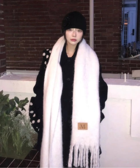 MUCENT(ムセント)/ボリューム フリンジ マフラー ロゴパッチ付き/SIGNATURE MUFFLER | AT6254043 | アイボリー