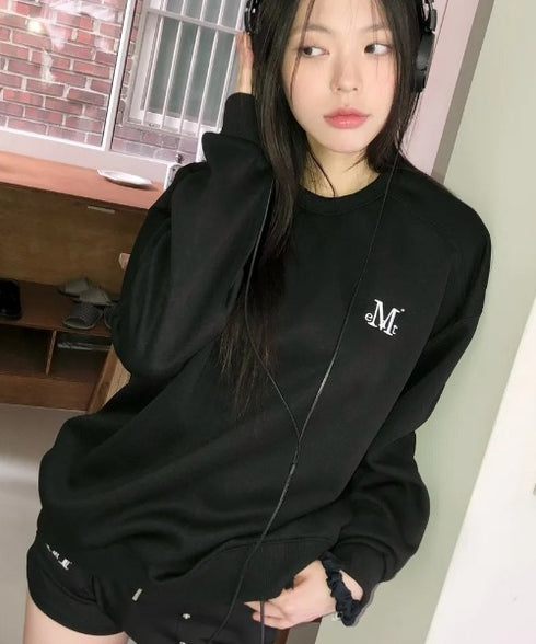 MUCENT(ムセント)/ロゴ刺繍 ベーシック プルオーバー スウェット/SIGNATURE BASIC LOGO MTM | AT2254046 | ブラック