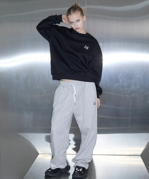 MUCENT(ムセント)/ロゴ刺繍 ベーシック プルオーバー スウェット/SIGNATURE BASIC LOGO MTM | AT2254046 | ブラック