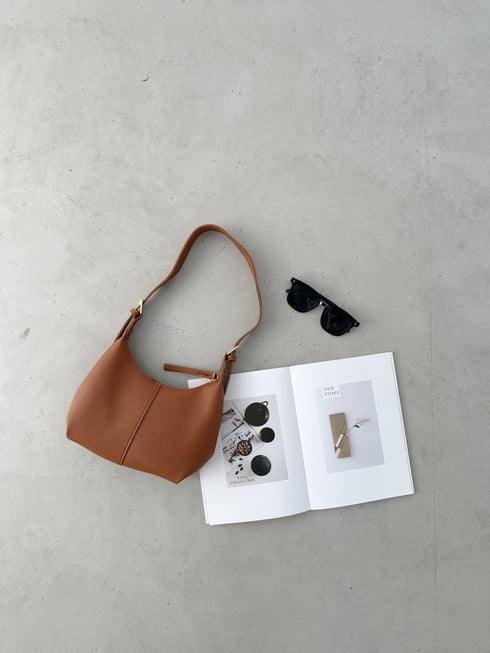 round moon shoulder bag／ワンハンドルラウンドムーンPUショルダーバッグ | UN12410052 | ブラウン