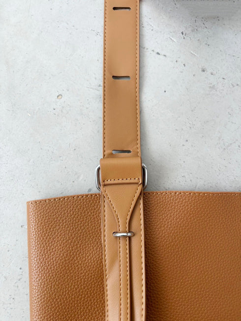 ポーチ付きバケツ型ワンハンドルショルダーバッグ | TR1243002 | グレイッシュベージュ