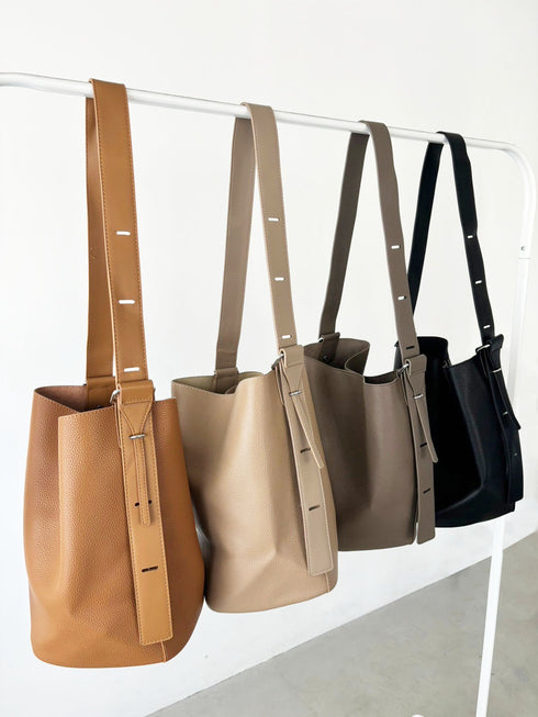 ポーチ付きバケツ型ワンハンドルショルダーバッグ | TR1243002 | グレイッシュベージュ