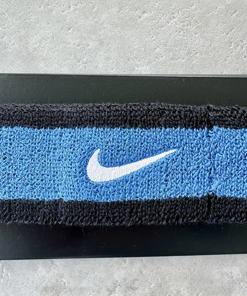 NIKE(ナイキ)/スウッシュ 刺繍 無地 ヘアバンド ヘッドバンド | IL4212003 | その他1